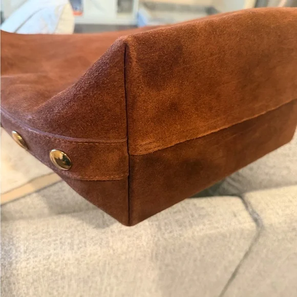 NWT Madewell Essentials Suede Bucket Bag with studded strap detail in brown - Picture 10 of 12